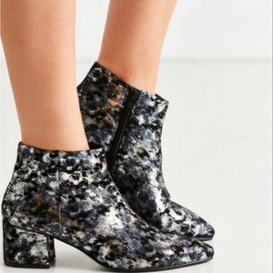 Vagabond Mia style Chelsea boot block heel size 37